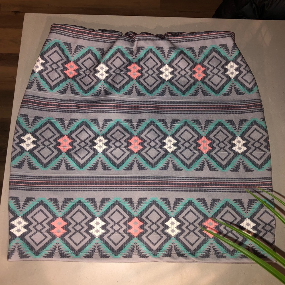 Women’s Large Aztec Patterned High waist skirt
